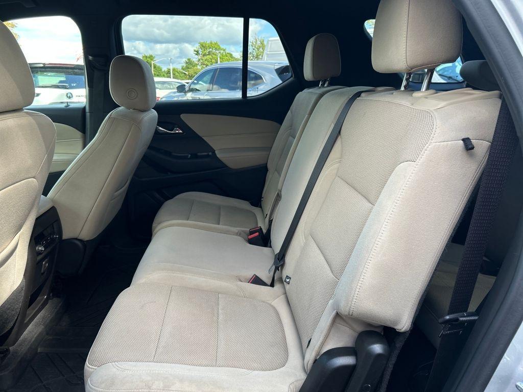 used 2022 Chevrolet Traverse car, priced at $17,888