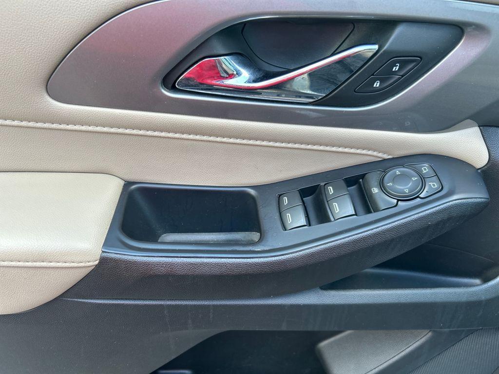 used 2022 Chevrolet Traverse car, priced at $17,888