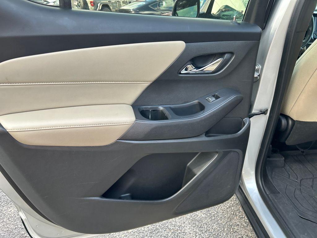 used 2022 Chevrolet Traverse car, priced at $17,888