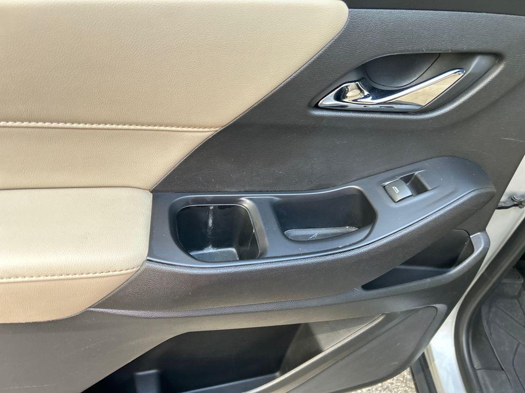 used 2022 Chevrolet Traverse car, priced at $17,888