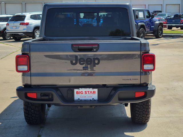new 2025 Jeep Gladiator car, priced at $37,217
