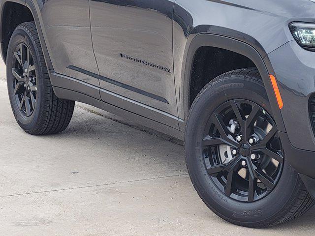 new 2025 Jeep Grand Cherokee car, priced at $33,784