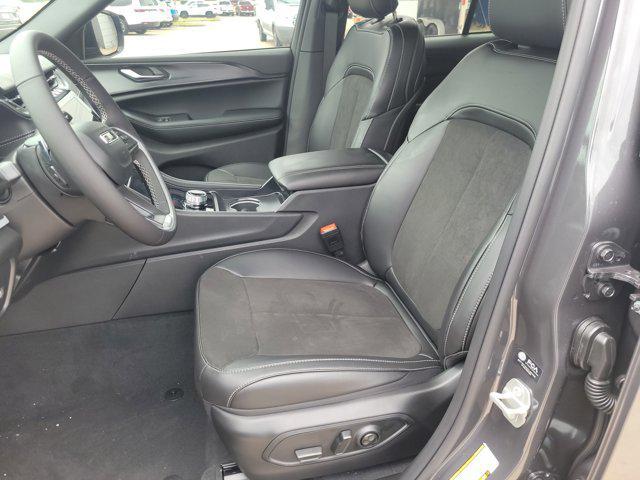 new 2025 Jeep Grand Cherokee car, priced at $33,784