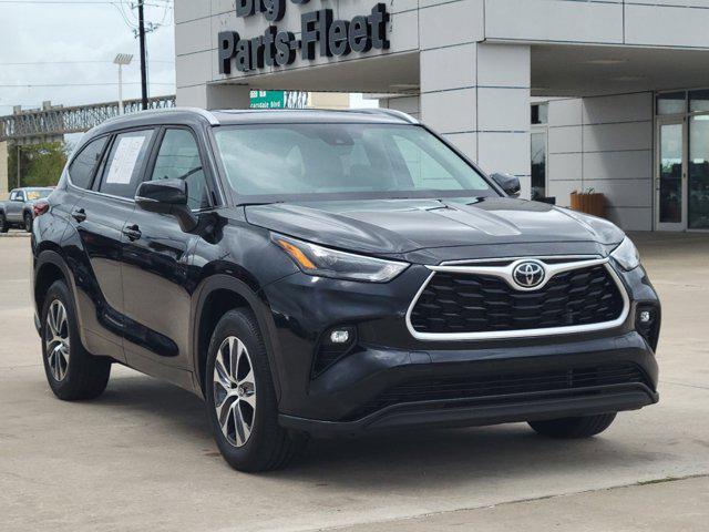 used 2023 Toyota Highlander car, priced at $33,999