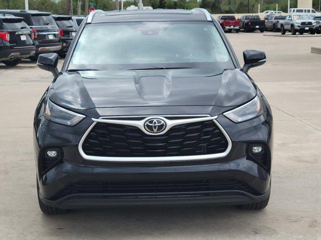 used 2023 Toyota Highlander car, priced at $33,999