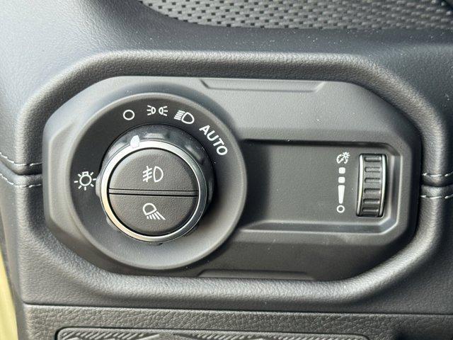 new 2025 Jeep Gladiator car, priced at $43,918