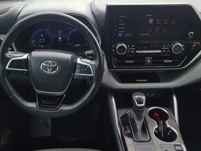 used 2023 Toyota Highlander car, priced at $34,304