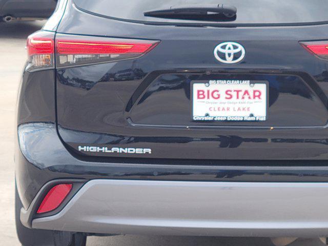used 2023 Toyota Highlander car, priced at $34,304