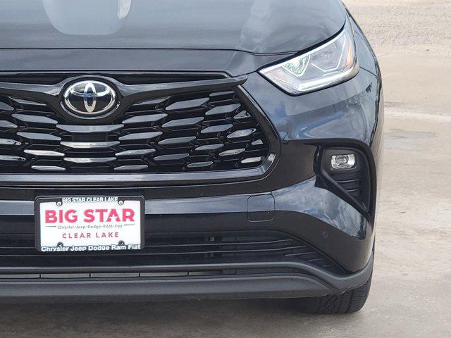 used 2023 Toyota Highlander car, priced at $34,304