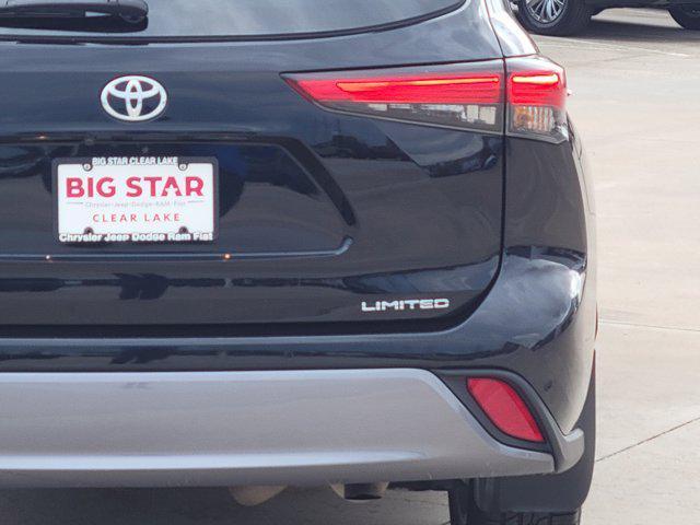 used 2023 Toyota Highlander car, priced at $34,304