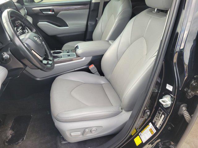 used 2023 Toyota Highlander car, priced at $34,304