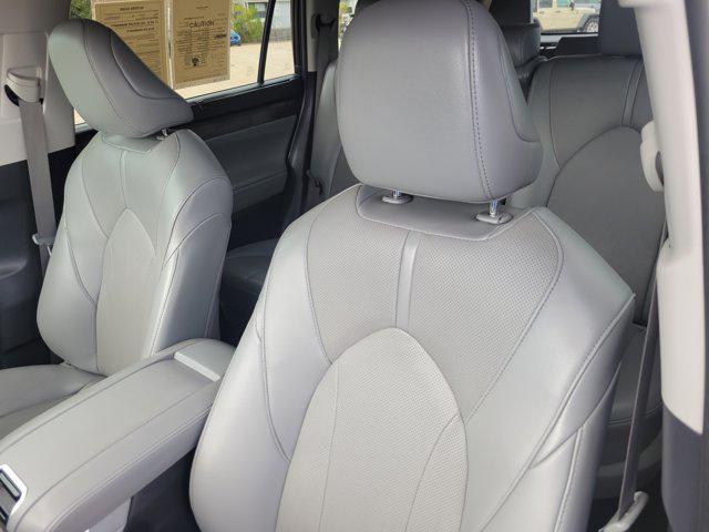 used 2023 Toyota Highlander car, priced at $34,304