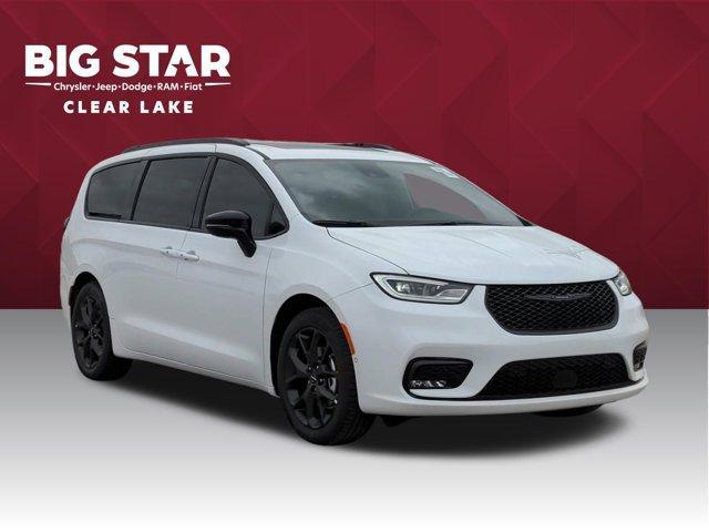 new 2024 Chrysler Pacifica car, priced at $48,370