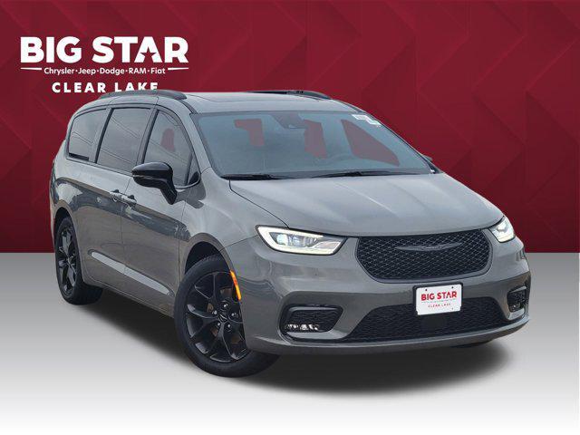 new 2025 Chrysler Pacifica car, priced at $43,175