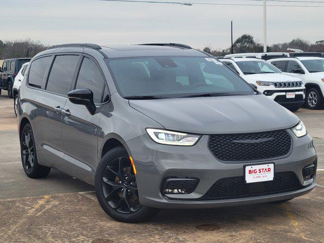 new 2025 Chrysler Pacifica car, priced at $43,175