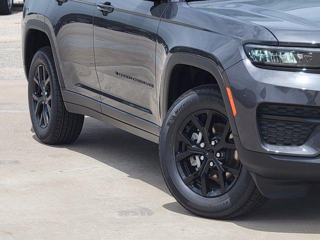 new 2025 Jeep Grand Cherokee car, priced at $33,784