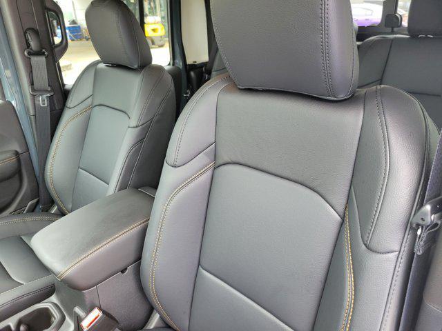 new 2025 Jeep Gladiator car, priced at $37,217
