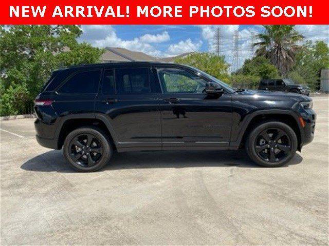used 2022 Jeep Grand Cherokee car, priced at $32,995