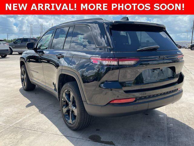used 2022 Jeep Grand Cherokee car, priced at $32,995