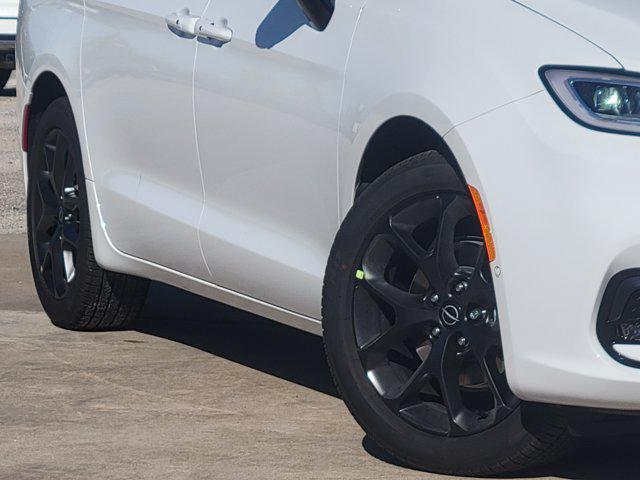 new 2026 Chrysler Pacifica car, priced at $46,373