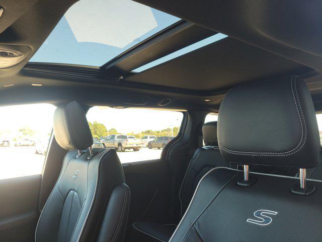 new 2026 Chrysler Pacifica car, priced at $46,373