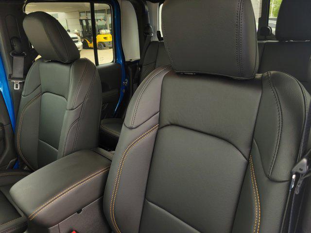 new 2025 Jeep Gladiator car, priced at $38,960
