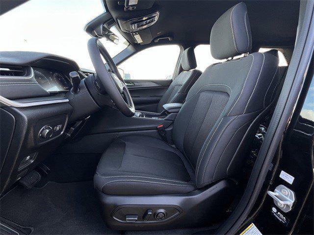 new 2025 Jeep Grand Cherokee car, priced at $31,828