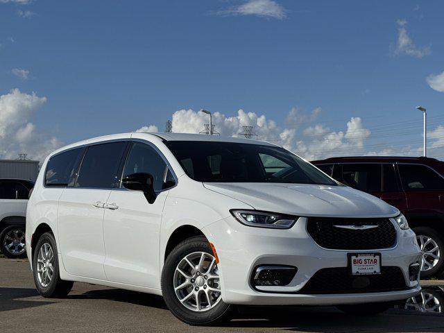 new 2026 Chrysler Pacifica car, priced at $34,291