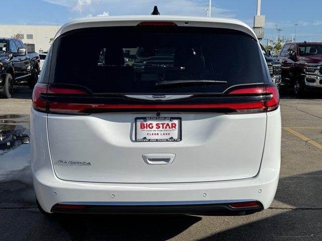 new 2026 Chrysler Pacifica car, priced at $34,291