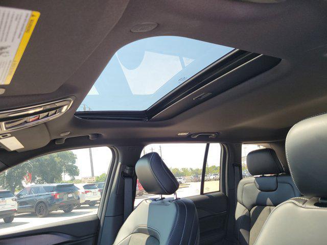 new 2025 Jeep Grand Cherokee car, priced at $37,471