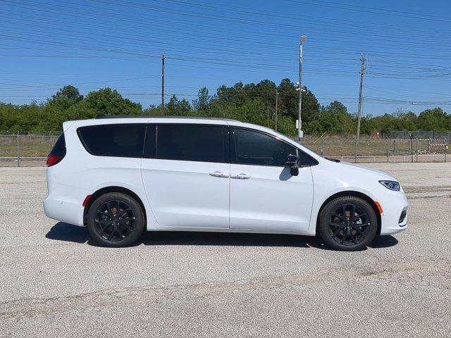 new 2024 Chrysler Pacifica car, priced at $37,606