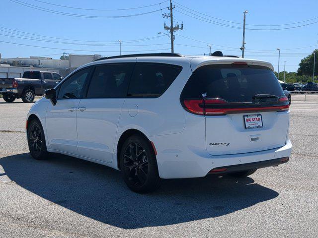 new 2024 Chrysler Pacifica car, priced at $37,606