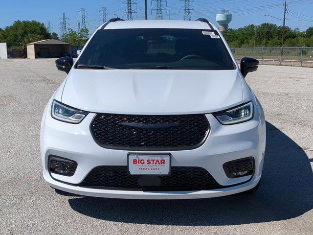 new 2024 Chrysler Pacifica car, priced at $37,606