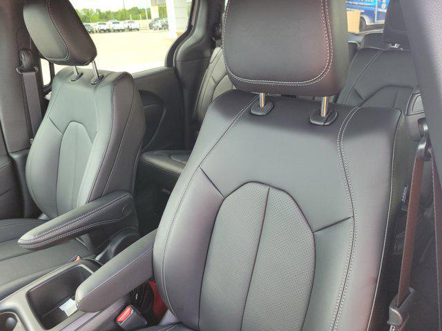 new 2026 Chrysler Pacifica car, priced at $31,791
