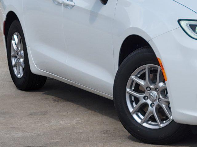 new 2026 Chrysler Pacifica car, priced at $31,791