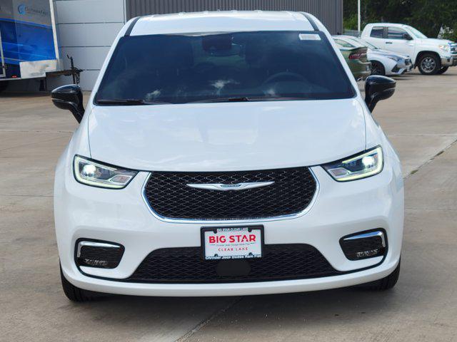 new 2026 Chrysler Pacifica car, priced at $31,791