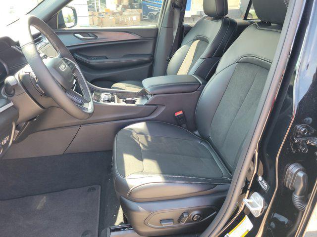 new 2025 Jeep Grand Cherokee car, priced at $33,180
