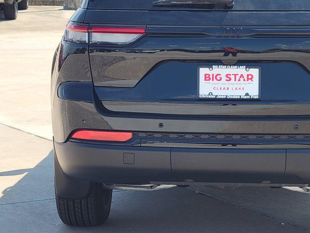 new 2025 Jeep Grand Cherokee car, priced at $33,180
