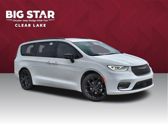 new 2024 Chrysler Pacifica car, priced at $43,829