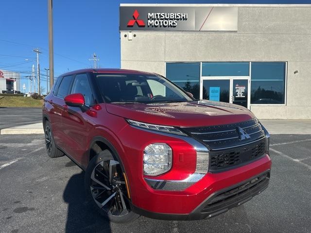 new 2022 Mitsubishi Outlander car, priced at $31,360