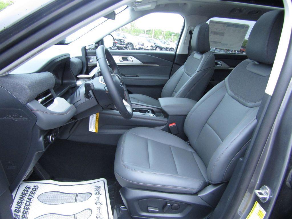 new 2025 Ford Explorer car, priced at $48,077