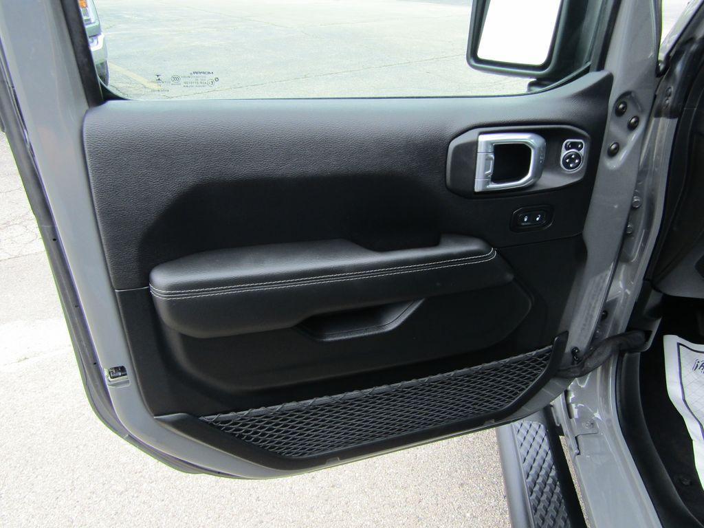 used 2021 Jeep Gladiator car, priced at $35,534
