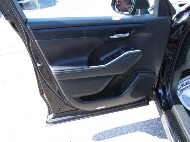 used 2021 Toyota Highlander car, priced at $26,415