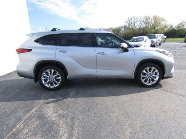 used 2021 Toyota Highlander car, priced at $36,541