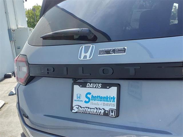 new 2025 Honda Pilot car, priced at $56,485