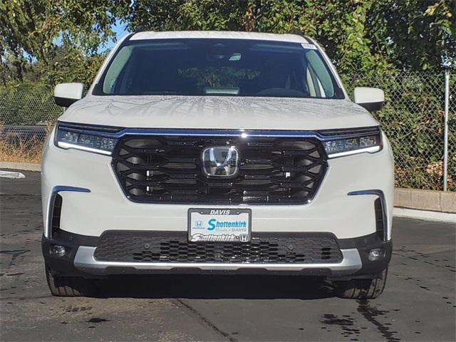new 2025 Honda Pilot car, priced at $49,405