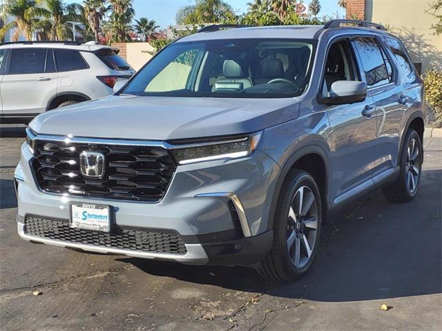 new 2025 Honda Pilot car, priced at $55,715