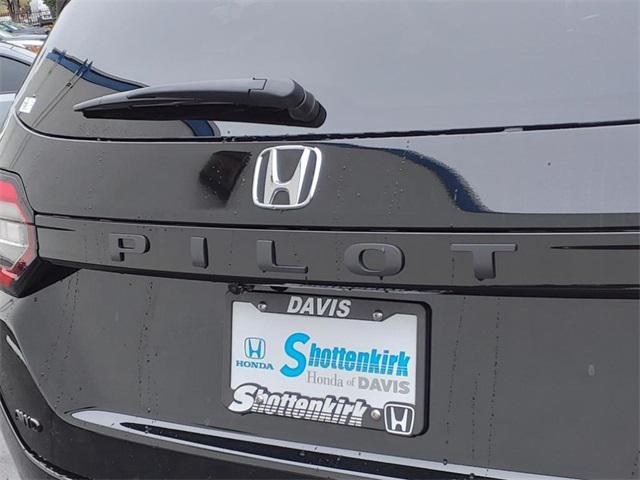 new 2025 Honda Pilot car, priced at $50,850
