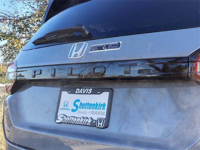 new 2025 Honda Pilot car, priced at $54,985