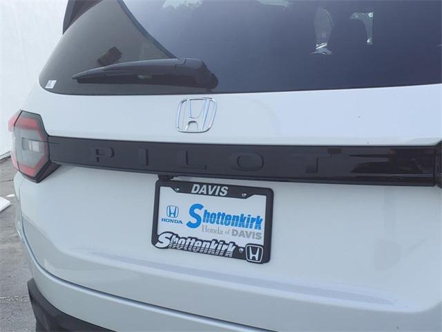 new 2025 Honda Pilot car, priced at $42,105